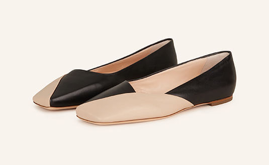 Gemusterte Ballerinas in Beige und Schwarz